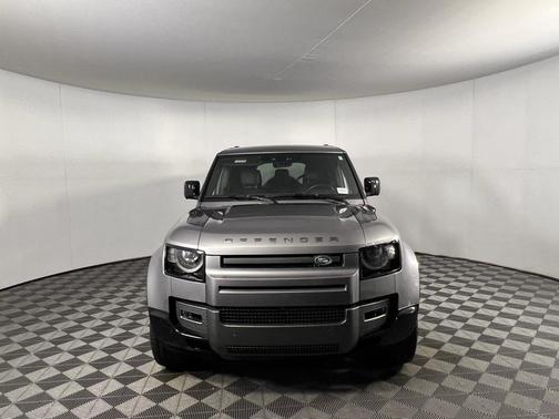 2024 Land Rover Defender 130 P400 Outbound