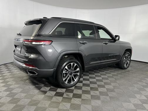 2022 Jeep Grand Cherokee 4xe Overland