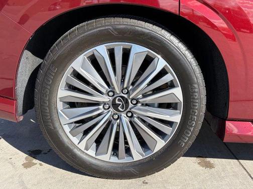 2025 INFINITI QX80 SENSORY AWD