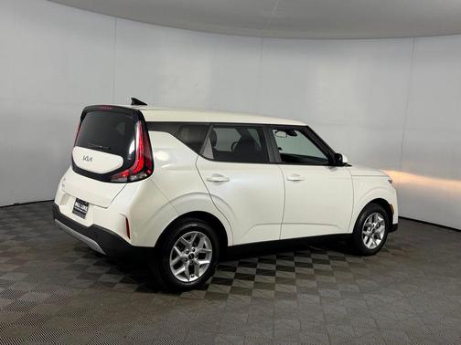 Snow White Pearl 2025 Kia Soul LX