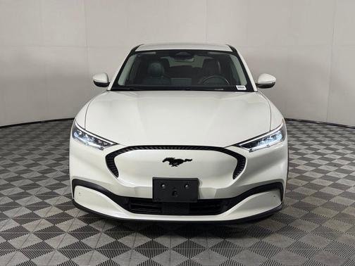 Star White Metallic Tri-Coat 2022 Ford Mustang Mach-E Select