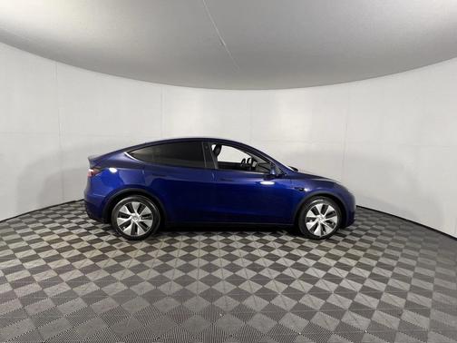 2021 Tesla Model Y Standard Range Rear-Wheel Drive