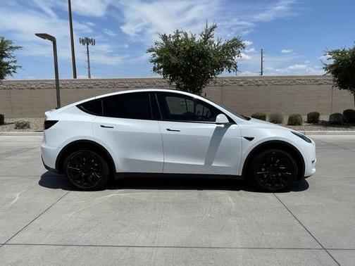 2022 Tesla Model Y Long Range Dual Motor All-Wheel Drive
