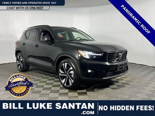2025 Volvo XC40 B5 Plus Dark Theme