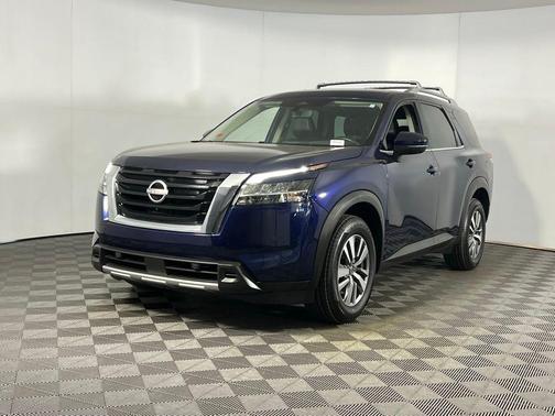 2023 Nissan Pathfinder SL 4WD