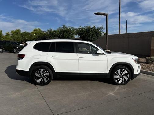 2024 Volkswagen Atlas 2.0T SE w/Technology 4MOTION