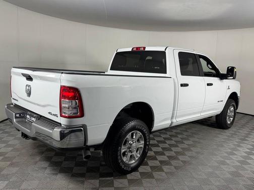 Bright White Clearcoat 2023 RAM 2500 Big Horn Crew Cab 4x4 6'4' Box