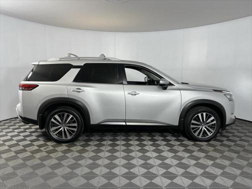 2022 Nissan Pathfinder Platinum 2WD