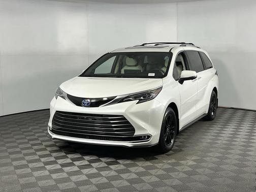 2025 Toyota Sienna Platinum