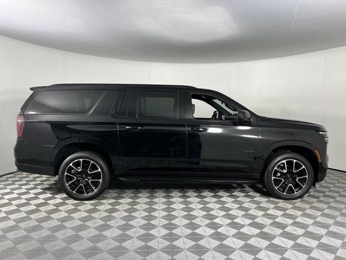 2025 Chevrolet Suburban RST