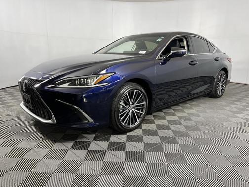 2023 Lexus ES 300h Base