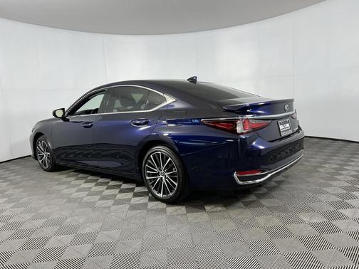 2023 Lexus ES 300h Base