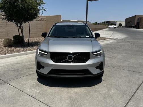 2024 Volvo XC40 B5 Core Bright Theme