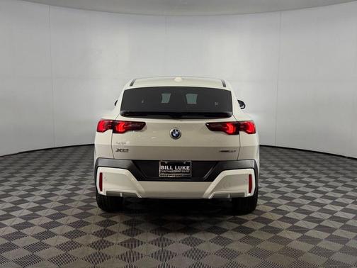 Alpine White 2025 BMW X2 xDrive28i