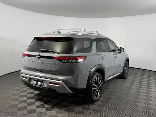 2024 Nissan Pathfinder Platinum FWD