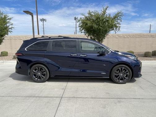 2021 Toyota Sienna XSE 7 Passenger