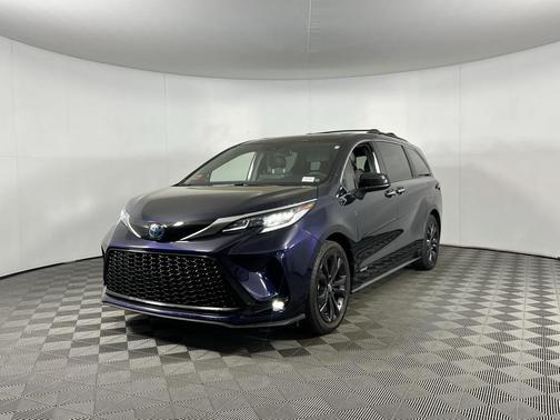 2021 Toyota Sienna XSE 7 Passenger