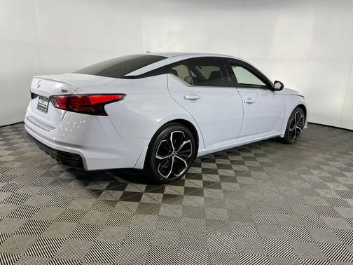 2023 Nissan Altima SR FWD