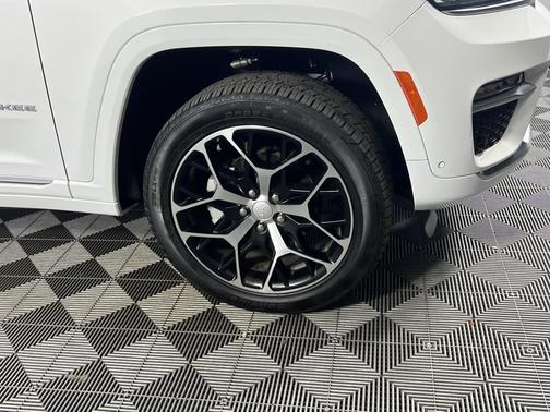 2024 Jeep Grand Cherokee Summit