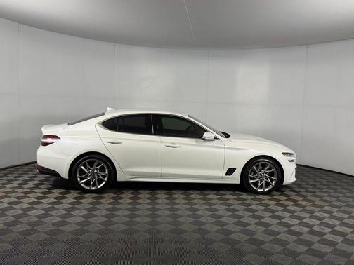 2022 Genesis G70 2.0T RWD