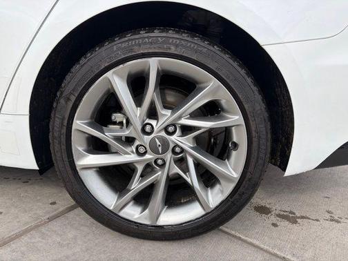 2022 Genesis G70 2.0T RWD