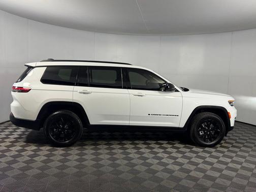 Bright White Clearcoat 2025 Jeep Grand Cherokee L Altitude