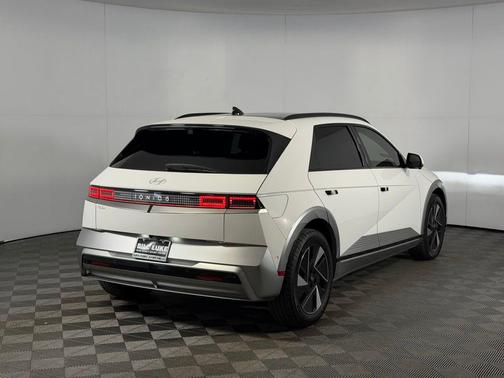 Atlas White 2025 Hyundai IONIQ 5 Limited