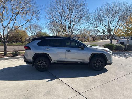 2025 Toyota RAV4 Hybrid SE