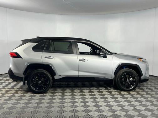 2025 Toyota RAV4 Hybrid SE