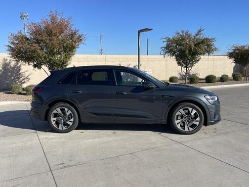 2023 Audi e-tron Premium quattro