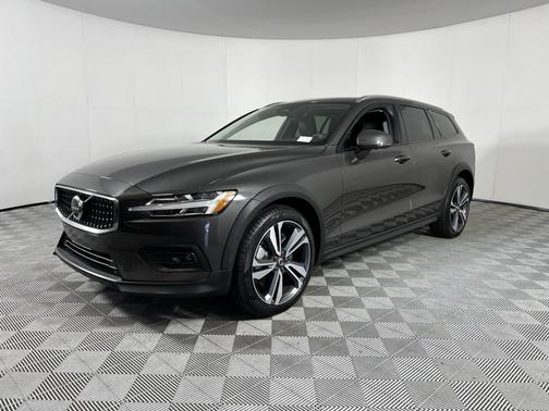 2023 Volvo V60 Cross Country B5 Plus