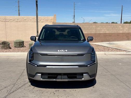 Pebble Gray 2024 Kia EV9 Wind