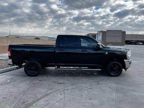 2024 RAM 3500 Tradesman Crew Cab 4x4 6'4' Box