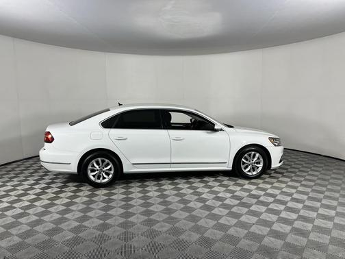 2017 Volkswagen Passat 1.8T S