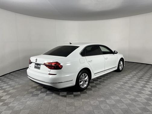 2017 Volkswagen Passat 1.8T S