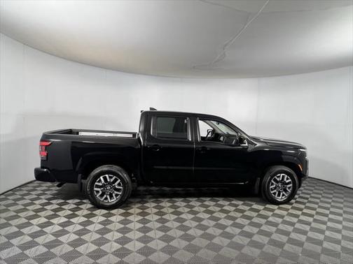 2024 Nissan Frontier SL