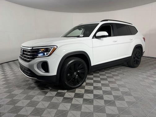Pure White 2024 Volkswagen Atlas 2.0T SE w/Technology