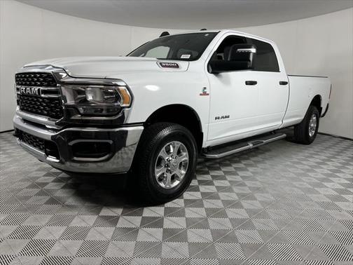 2024 RAM 3500 Big Horn Crew Cab 4x4 8' Box