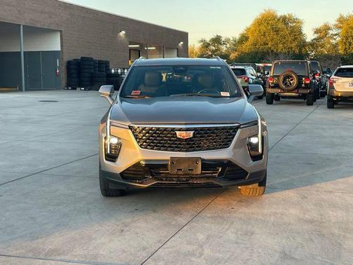 2024 Cadillac XT4 Premium Luxury