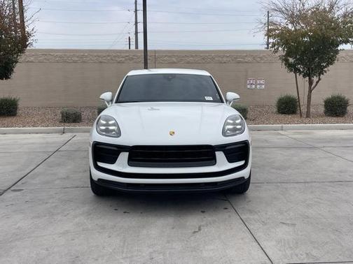 2022 Porsche Macan Base