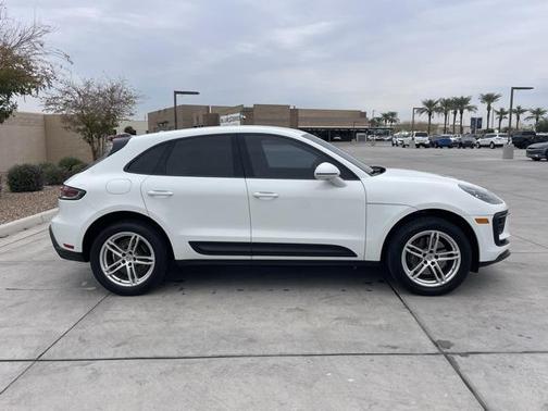 2022 Porsche Macan Base