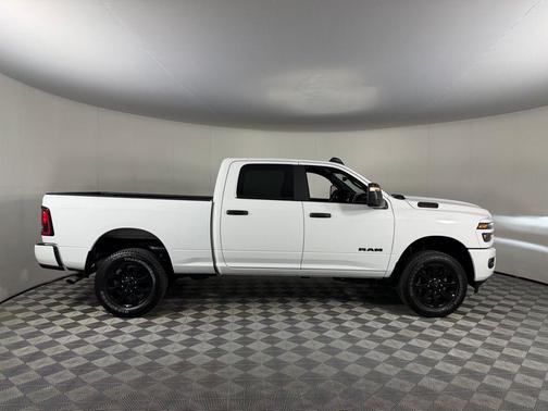 Bright White Clearcoat 2025 RAM 2500 Big Horn Crew Cab 4x4 6'4' Box