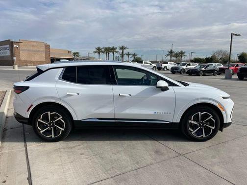 2025 Chevrolet Equinox EV LT