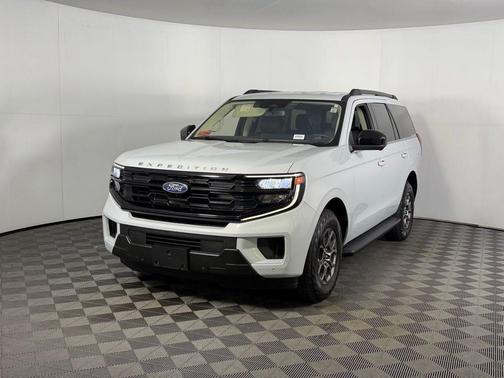 Space Silver Metallic 2025 Ford Expedition Active