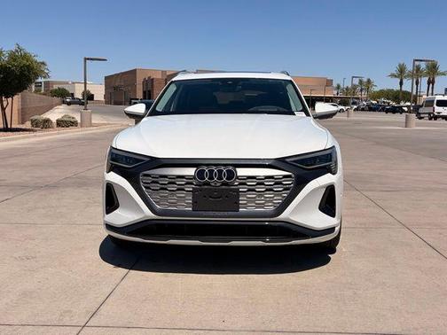 Glacier White Metallic 2024 Audi Q8 e-tron Prestige