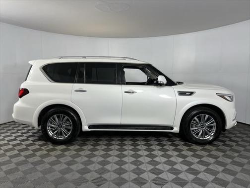 2023 INFINITI QX80 Luxe