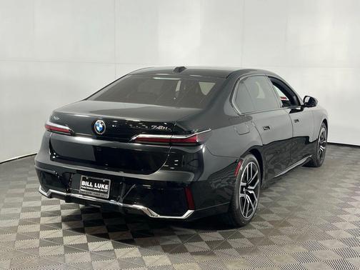 Black Sapphire Metallic 2025 BMW 740 740i