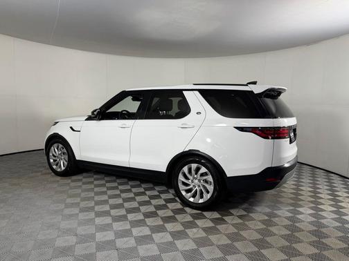 2024 Land Rover Discovery P300 S