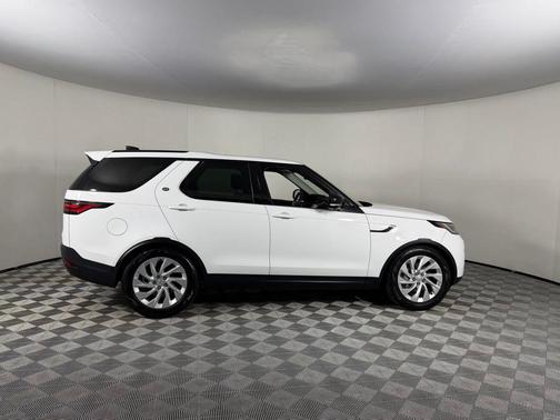 2024 Land Rover Discovery P300 S