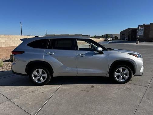 2023 Toyota Highlander LE